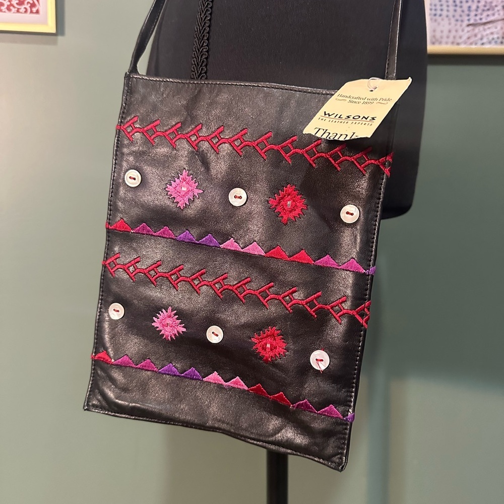 NWT Wilson’s Leather Embroidered Black Crossbody Bag 👑